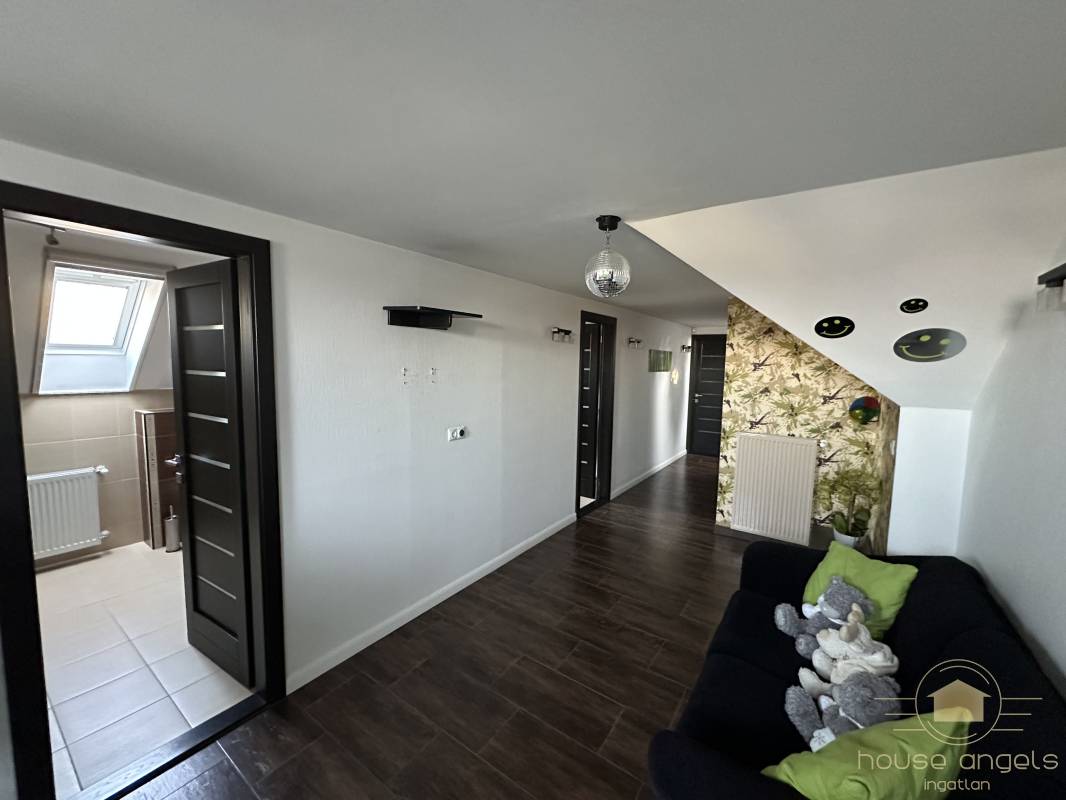 Eladó egy 4 hálószobás családi ház minőségi, luxus enteriőrrel  a XVII. kerület csendes részén