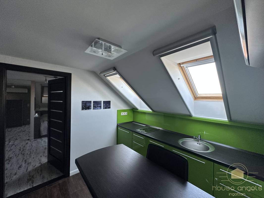 Eladó egy 4 hálószobás családi ház minőségi, luxus enteriőrrel  a XVII. kerület csendes részén