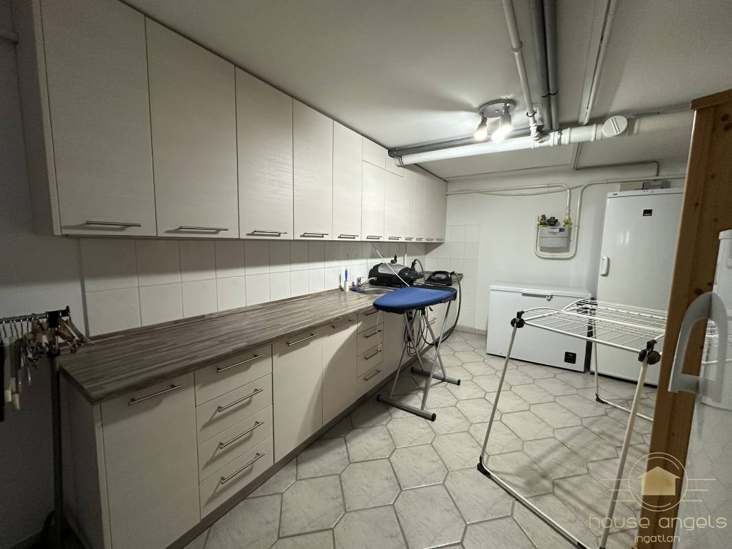 Eladó egy 4 hálószobás családi ház minőségi, luxus enteriőrrel  a XVII. kerület csendes részén