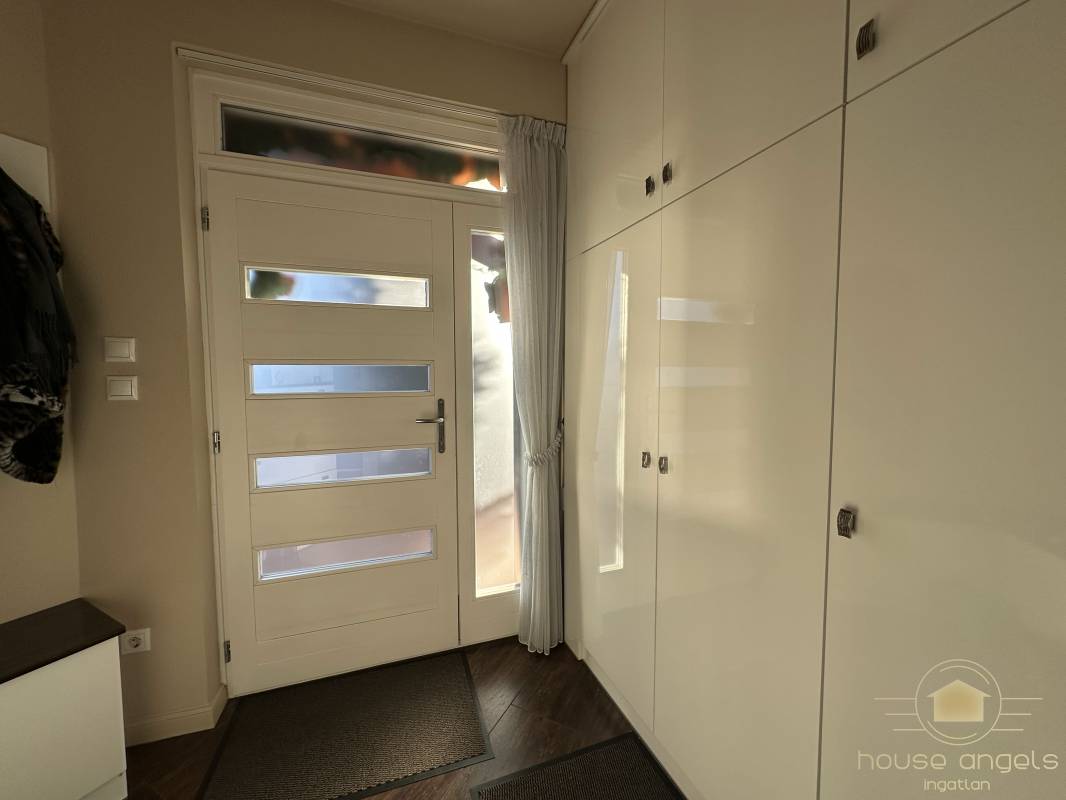 Eladó egy 4 hálószobás családi ház minőségi, luxus enteriőrrel  a XVII. kerület csendes részén