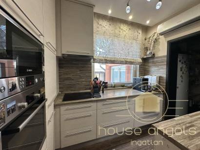 Eladó egy 4 hálószobás családi ház minőségi, luxus enteriőrrel  a XVII. kerület csendes részén