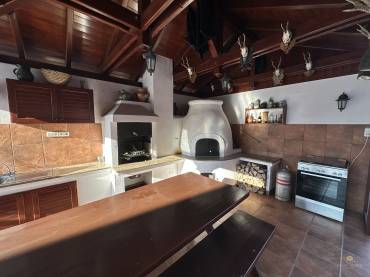 Eladó egy 4 hálószobás családi ház minőségi, luxus enteriőrrel  a XVII. kerület csendes részén