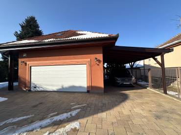 Eladó egy 4 hálószobás családi ház minőségi, luxus enteriőrrel  a XVII. kerület csendes részén