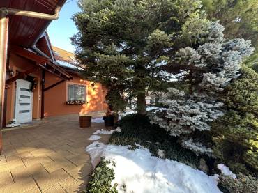 Eladó egy 4 hálószobás családi ház minőségi, luxus enteriőrrel  a XVII. kerület csendes részén