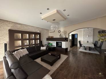 Eladó egy 4 hálószobás családi ház minőségi, luxus enteriőrrel  a XVII. kerület csendes részén