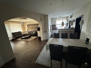 Eladó egy 4 hálószobás családi ház minőségi, luxus enteriőrrel  a XVII. kerület csendes részén