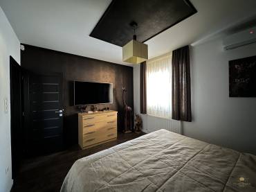 Eladó egy 4 hálószobás családi ház minőségi, luxus enteriőrrel  a XVII. kerület csendes részén