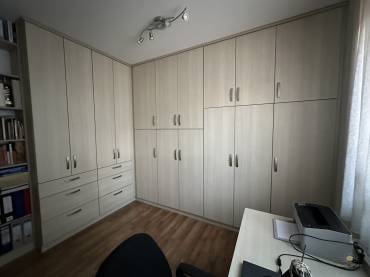 Eladó egy 4 hálószobás családi ház minőségi, luxus enteriőrrel  a XVII. kerület csendes részén