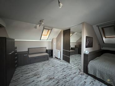 Eladó egy 4 hálószobás családi ház minőségi, luxus enteriőrrel  a XVII. kerület csendes részén