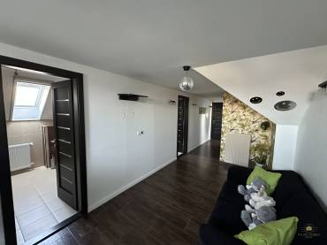 Eladó egy 4 hálószobás családi ház minőségi, luxus enteriőrrel  a XVII. kerület csendes részén