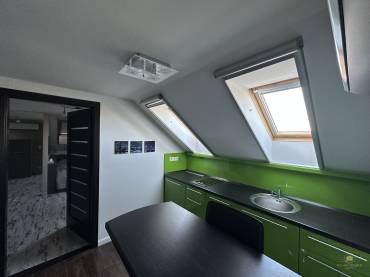 Eladó egy 4 hálószobás családi ház minőségi, luxus enteriőrrel  a XVII. kerület csendes részén