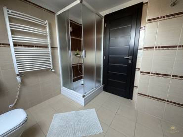 Eladó egy 4 hálószobás családi ház minőségi, luxus enteriőrrel  a XVII. kerület csendes részén