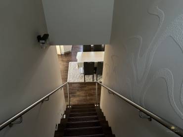 Eladó egy 4 hálószobás családi ház minőségi, luxus enteriőrrel  a XVII. kerület csendes részén