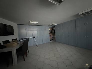 Eladó egy 4 hálószobás családi ház minőségi, luxus enteriőrrel  a XVII. kerület csendes részén