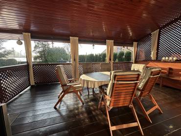 Eladó egy 4 hálószobás családi ház minőségi, luxus enteriőrrel  a XVII. kerület csendes részén