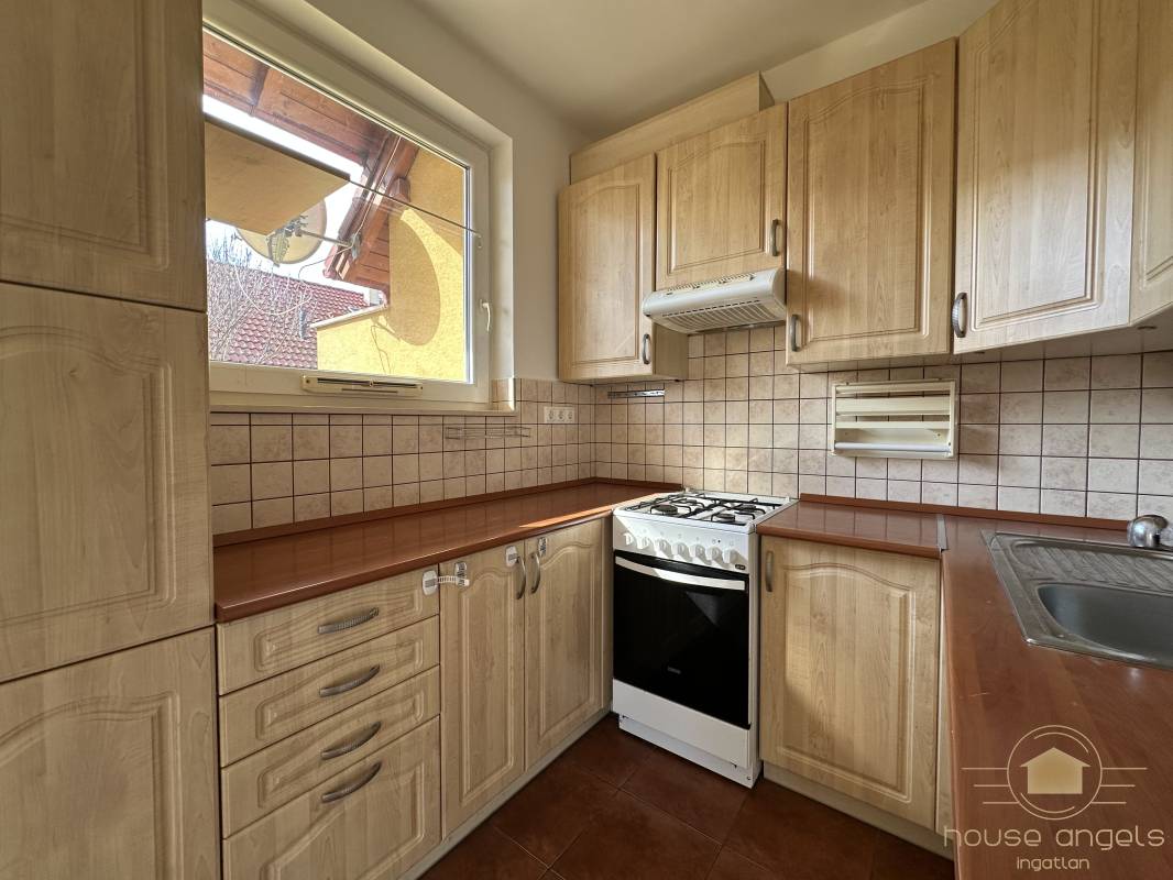 Dupla fürdőszobás, 4 hálószobás szélső sorházi lakás eladó a Liget Lakóparkban