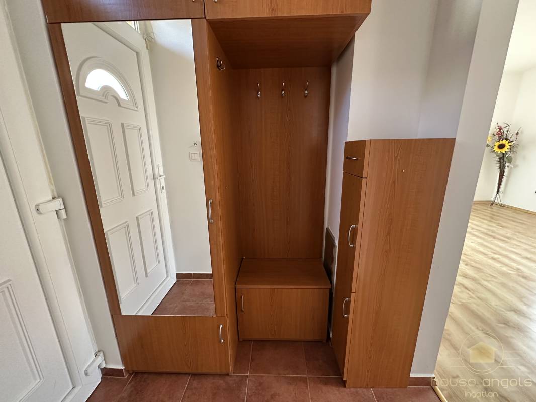 Dupla fürdőszobás, 4 hálószobás szélső sorházi lakás eladó a Liget Lakóparkban