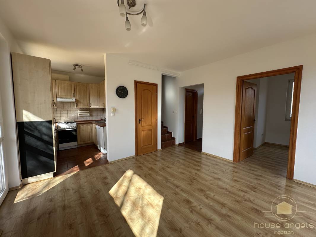 Dupla fürdőszobás, 4 hálószobás szélső sorházi lakás eladó a Liget Lakóparkban