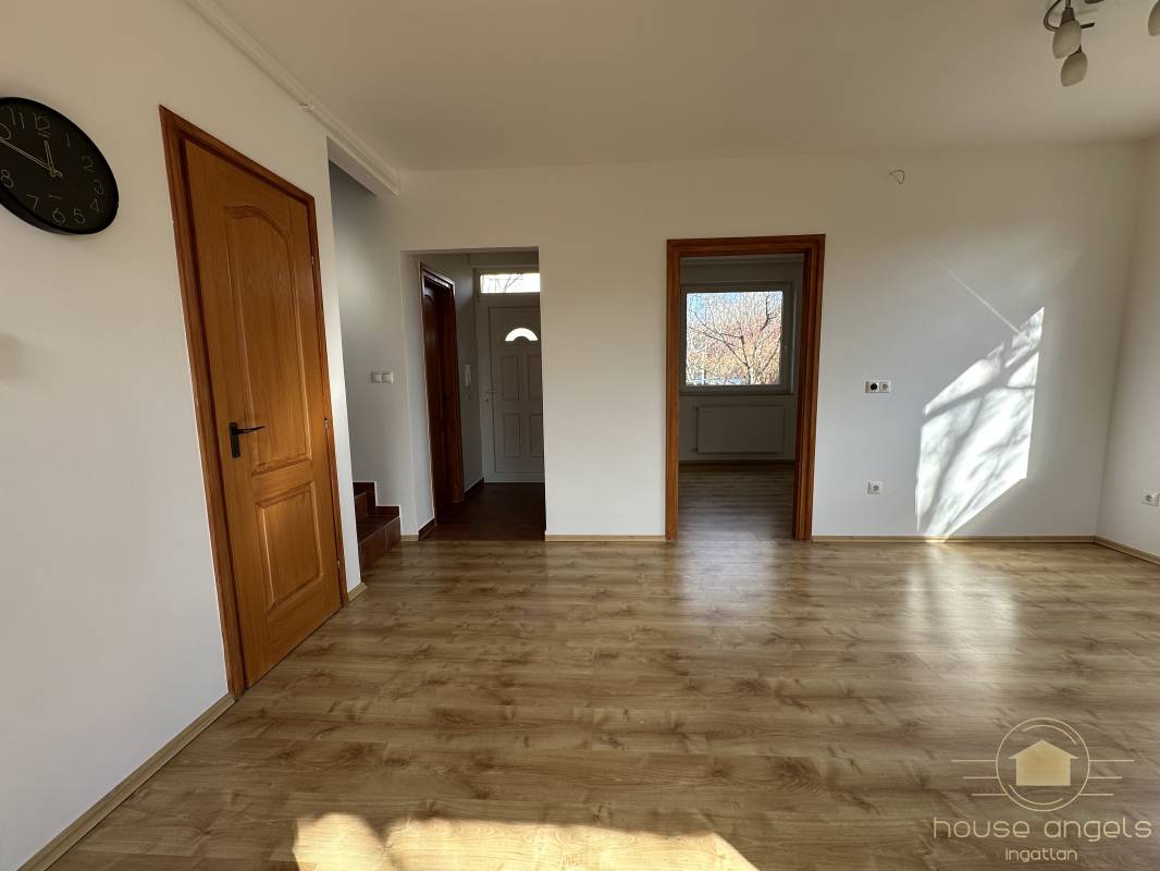 Dupla fürdőszobás, 4 hálószobás szélső sorházi lakás eladó a Liget Lakóparkban