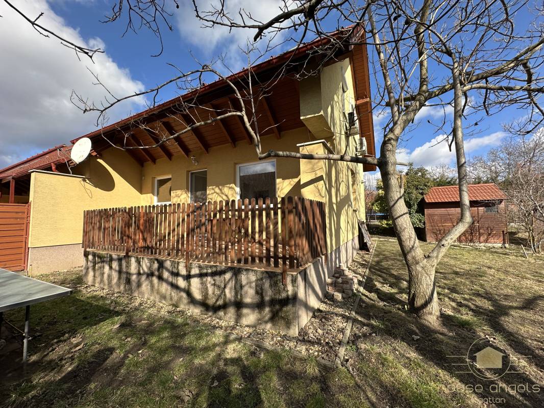 Dupla fürdőszobás, 4 hálószobás szélső sorházi lakás eladó a Liget Lakóparkban