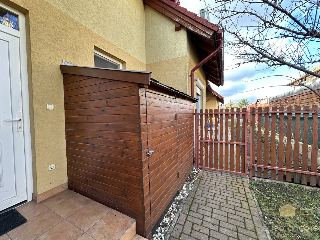 Dupla fürdőszobás, 4 hálószobás szélső sorházi lakás eladó a Liget Lakóparkban