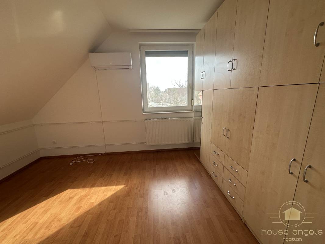 Dupla fürdőszobás, 4 hálószobás szélső sorházi lakás eladó a Liget Lakóparkban