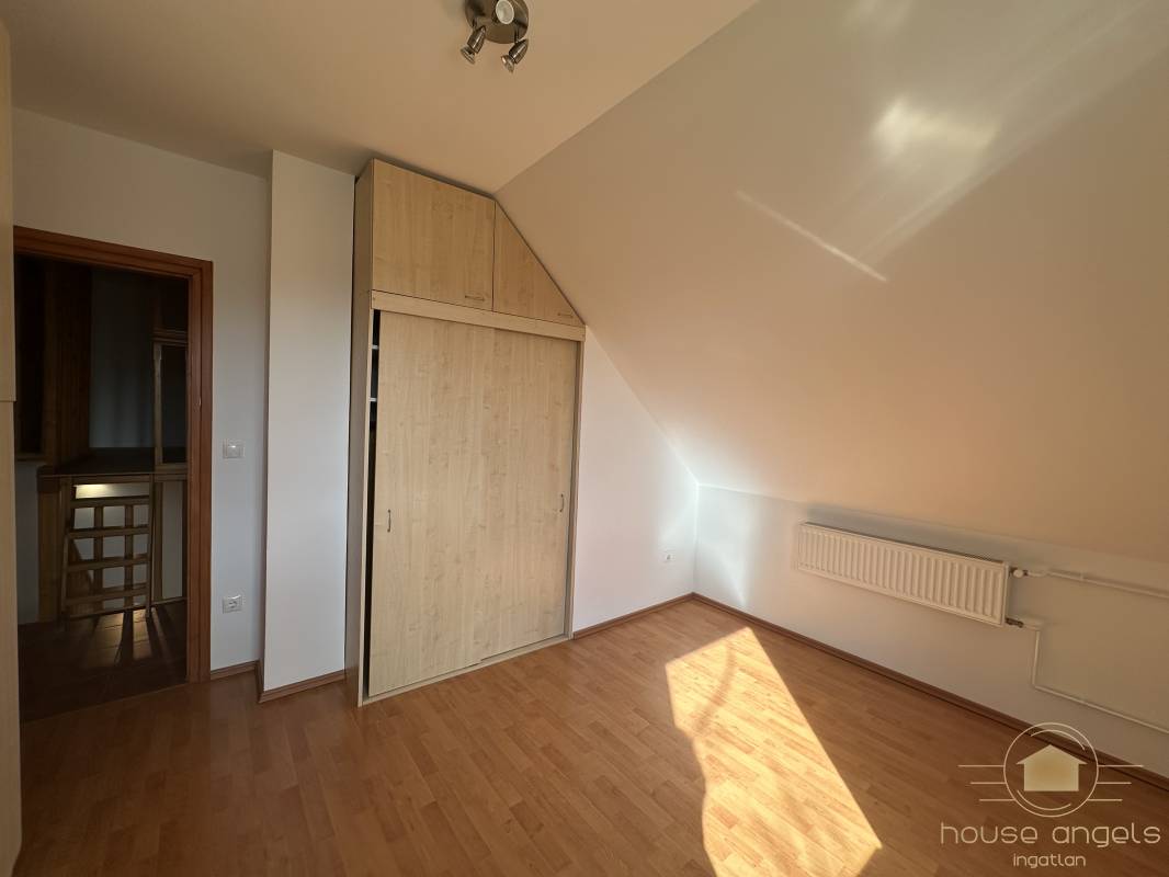 Dupla fürdőszobás, 4 hálószobás szélső sorházi lakás eladó a Liget Lakóparkban