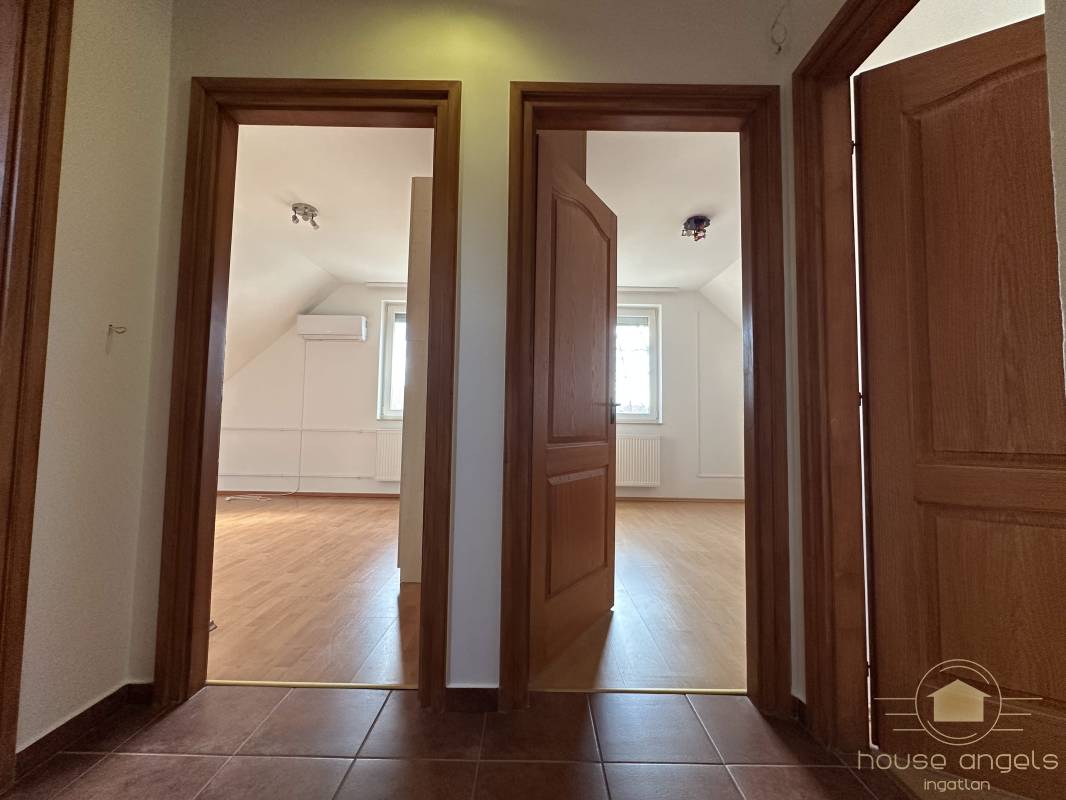 Dupla fürdőszobás, 4 hálószobás szélső sorházi lakás eladó a Liget Lakóparkban