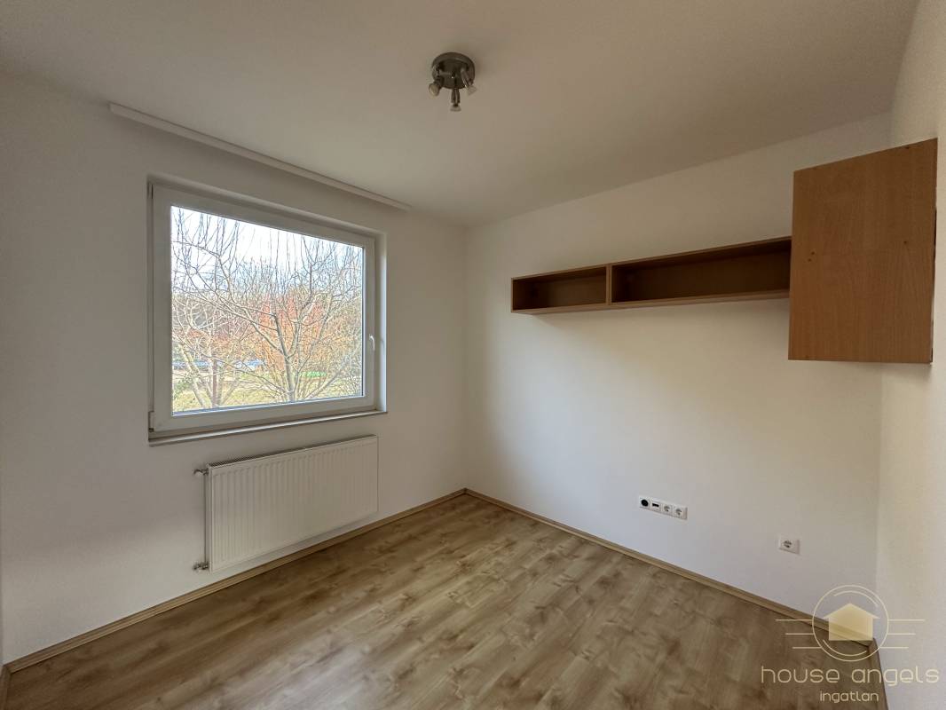 Dupla fürdőszobás, 4 hálószobás szélső sorházi lakás eladó a Liget Lakóparkban