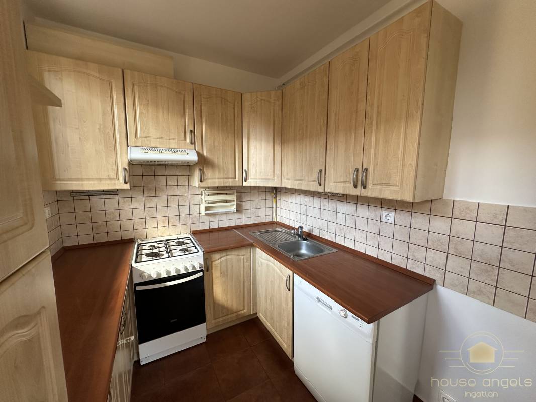 Dupla fürdőszobás, 4 hálószobás szélső sorházi lakás eladó a Liget Lakóparkban