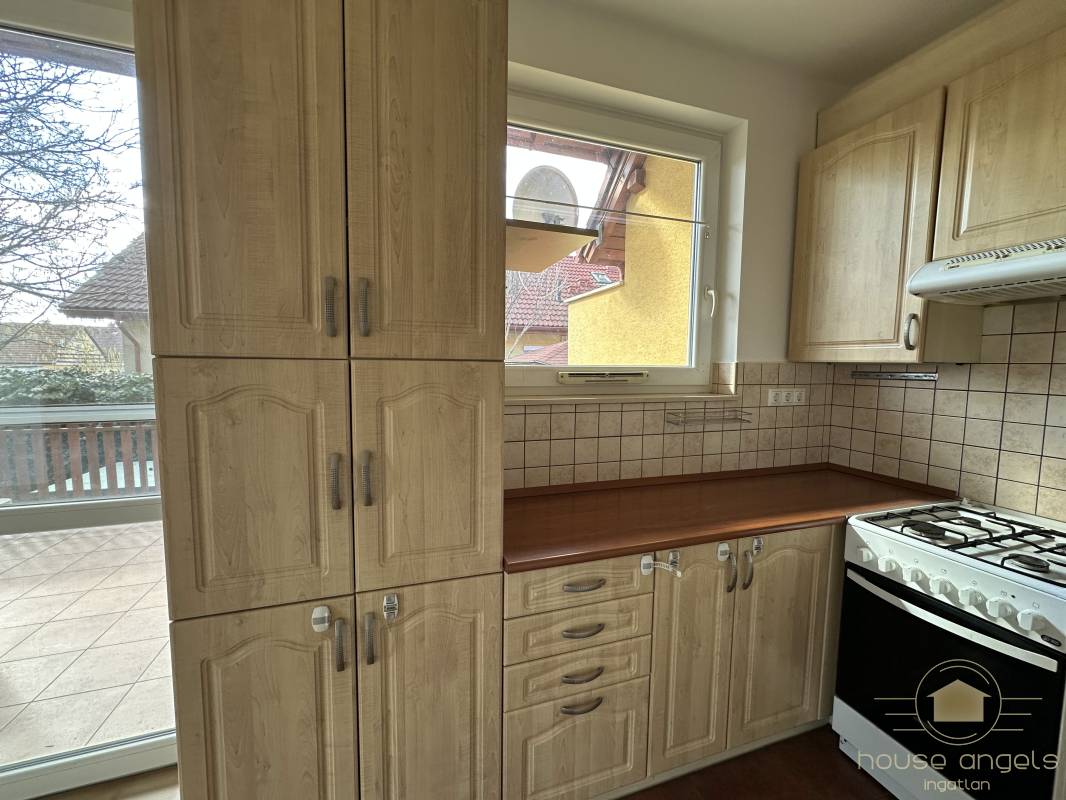 Dupla fürdőszobás, 4 hálószobás szélső sorházi lakás eladó a Liget Lakóparkban