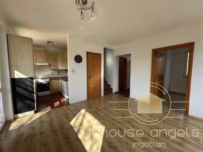 Dupla fürdőszobás, 4 hálószobás szélső sorházi lakás eladó a Liget Lakóparkban