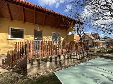 Dupla fürdőszobás, 4 hálószobás szélső sorházi lakás eladó a Liget Lakóparkban