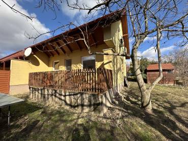 Dupla fürdőszobás, 4 hálószobás szélső sorházi lakás eladó a Liget Lakóparkban