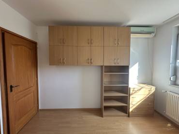 Dupla fürdőszobás, 4 hálószobás szélső sorházi lakás eladó a Liget Lakóparkban