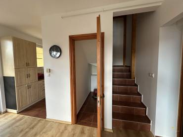 Dupla fürdőszobás, 4 hálószobás szélső sorházi lakás eladó a Liget Lakóparkban