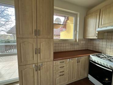 Dupla fürdőszobás, 4 hálószobás szélső sorházi lakás eladó a Liget Lakóparkban