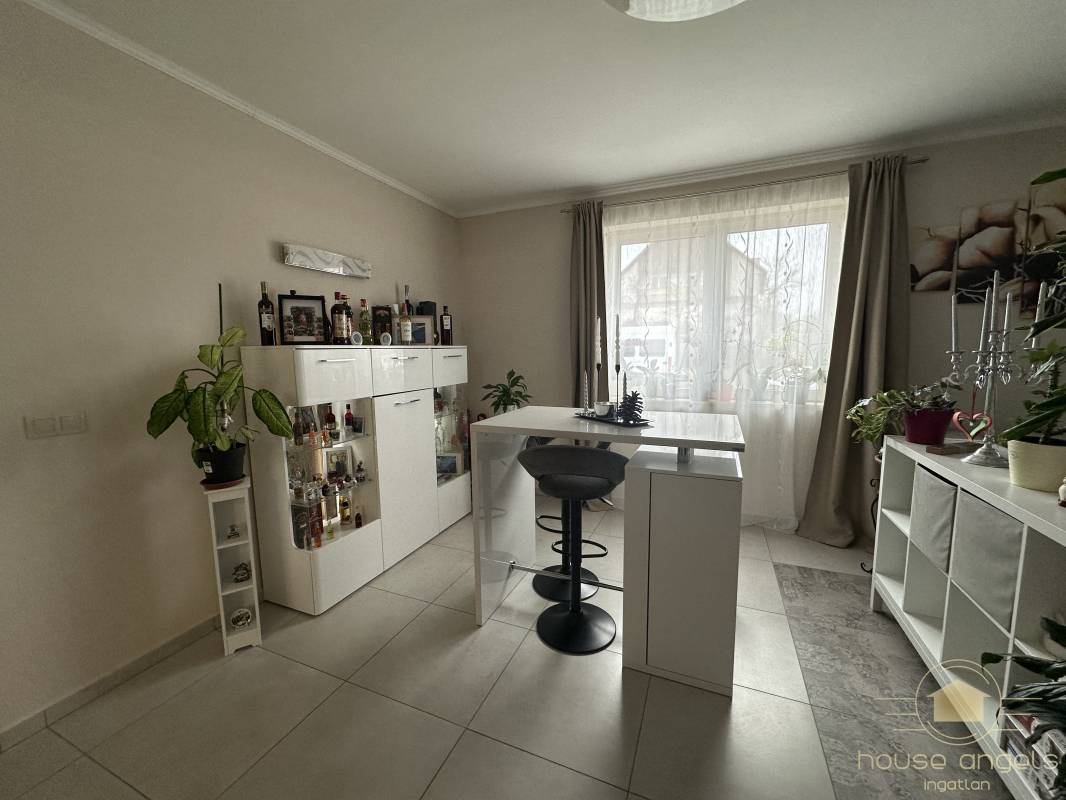 Egyszintes, két generációs családi ház extrán felújítva eladó Gyömrőn