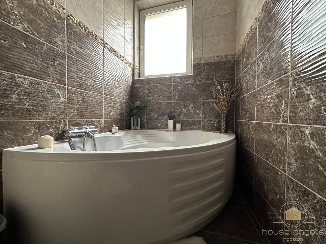 Egyszintes, két generációs családi ház extrán felújítva eladó Gyömrőn