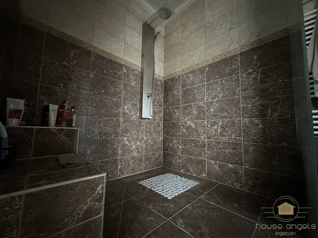 Egyszintes, két generációs családi ház extrán felújítva eladó Gyömrőn