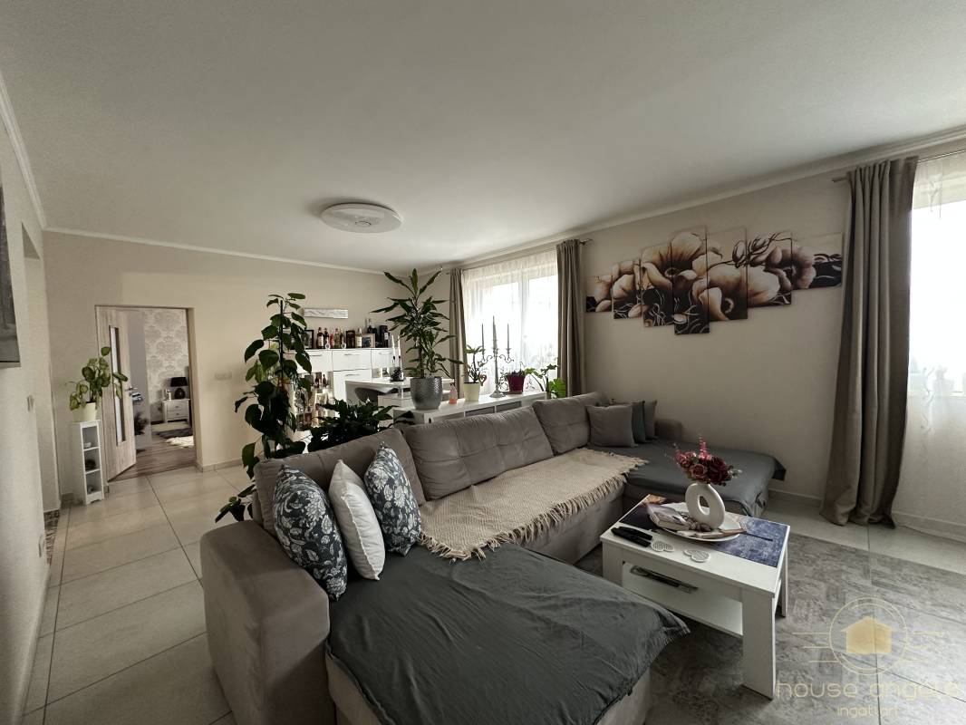 Egyszintes, két generációs családi ház extrán felújítva eladó Gyömrőn