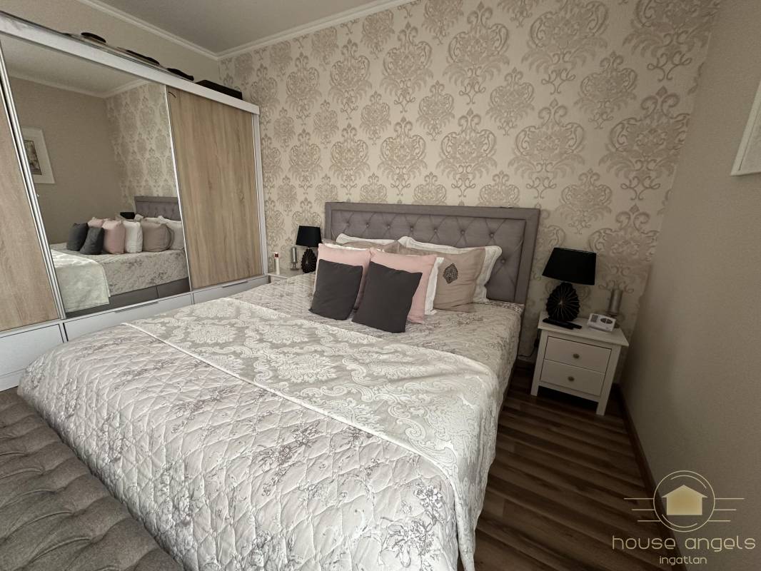 Egyszintes, két generációs családi ház extrán felújítva eladó Gyömrőn