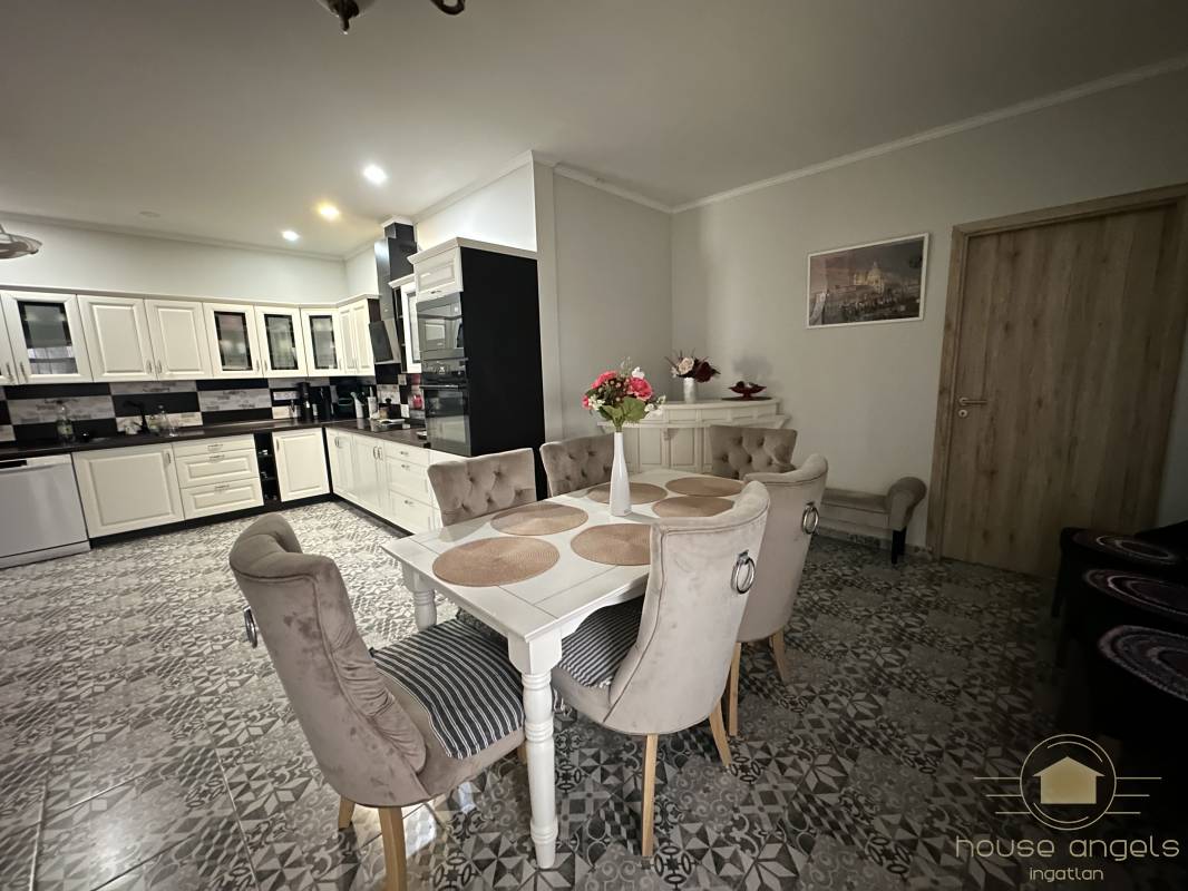 Egyszintes, két generációs családi ház extrán felújítva eladó Gyömrőn