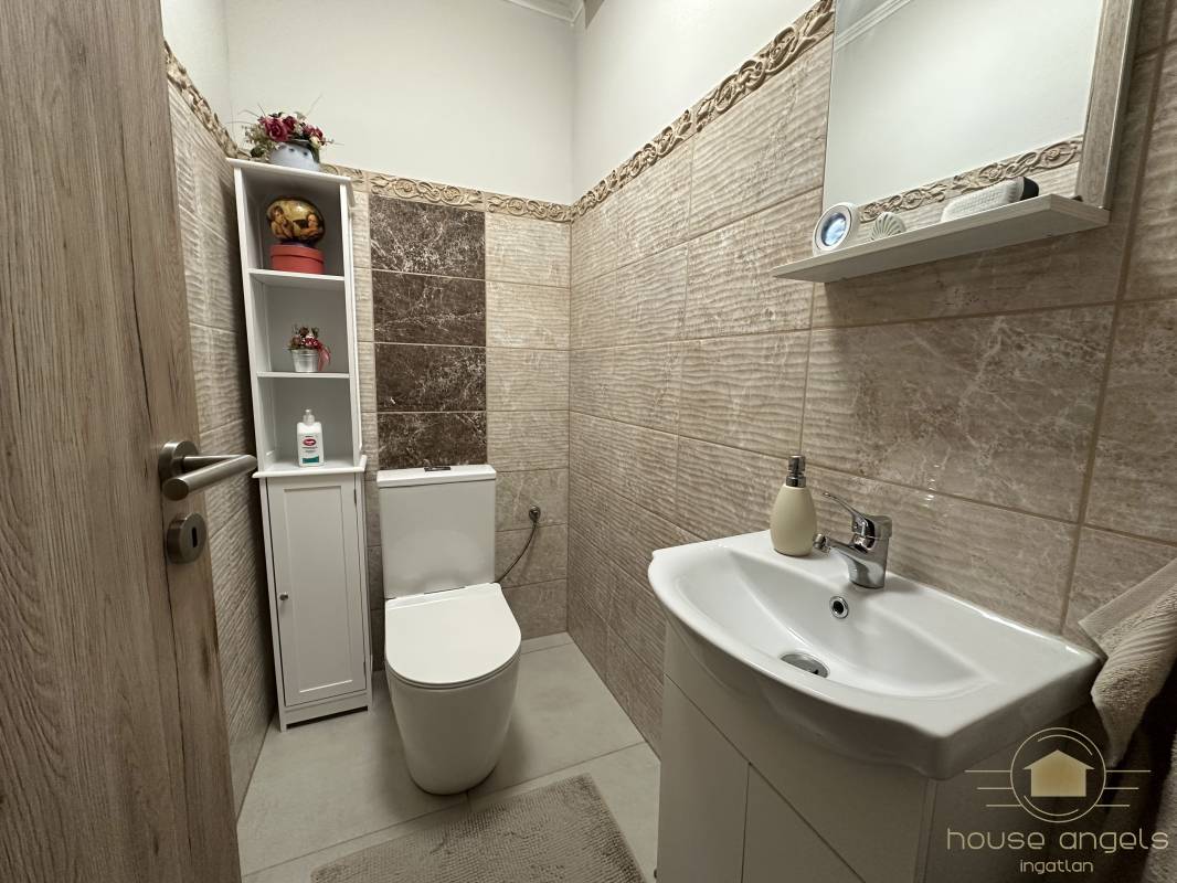 Egyszintes, két generációs családi ház extrán felújítva eladó Gyömrőn