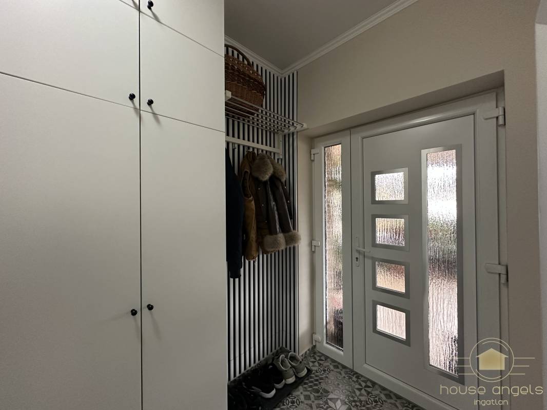 Egyszintes, két generációs családi ház extrán felújítva eladó Gyömrőn