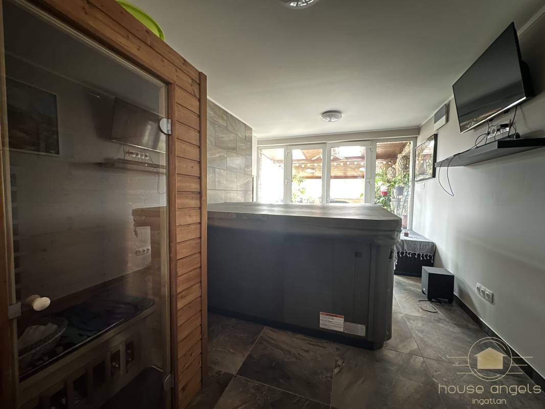 Egyszintes, két generációs családi ház extrán felújítva eladó Gyömrőn