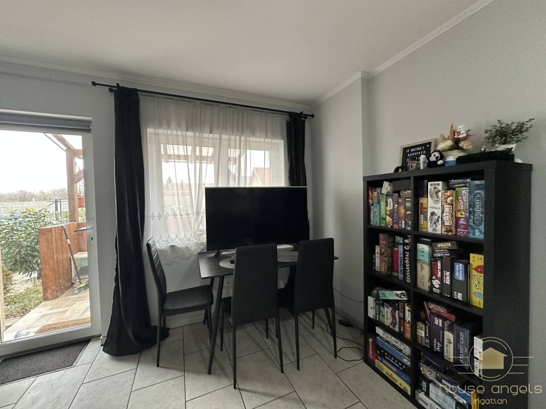 Egyszintes, két generációs családi ház extrán felújítva eladó Gyömrőn