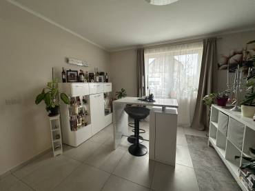 Egyszintes, két generációs családi ház extrán felújítva eladó Gyömrőn