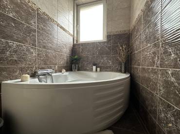 Egyszintes, két generációs családi ház extrán felújítva eladó Gyömrőn