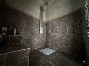 Egyszintes, két generációs családi ház extrán felújítva eladó Gyömrőn